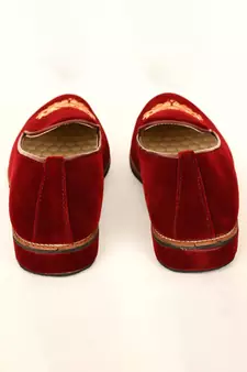 Maroon Embroidered Mojaris