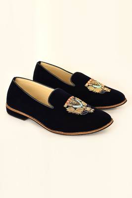 Blue Embroidered Mojaris 3