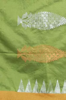 Tea Green Blended Cotton Handwoven Saree With Ethnic Zari Motifs And Temple Borders