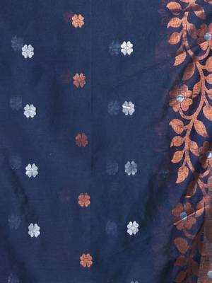 Green Blended Cotton Handwoven Saree With Zari Woven Floral Motifs And Designs 6