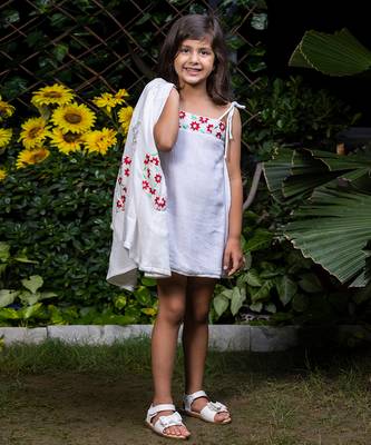 Red Floral Embroidery Short Dress with a Cape 5