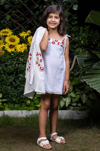 Red Floral Embroidery Short Dress with a Cape