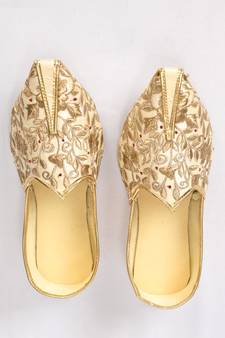 Beige Silk Embroidered Jutti