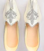 Cream jutti with resham motifs embroidery