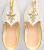 Cream jutti with floral motifs hand embroidery