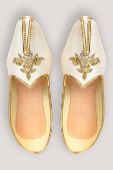 Cream jutti with floral motifs hand embroidery