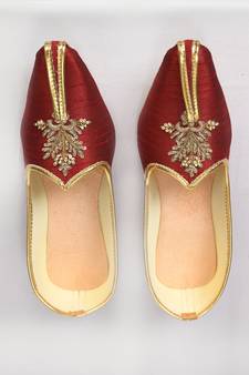 Maroon Silk jutti with floral motifs hand embroidery