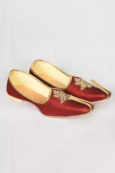 Maroon Silk jutti with floral motifs hand embroidery