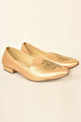 Gold Embroidered Mojaris 1