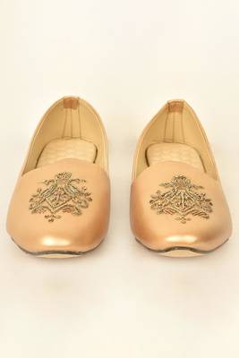 Gold Embroidered Mojaris 3