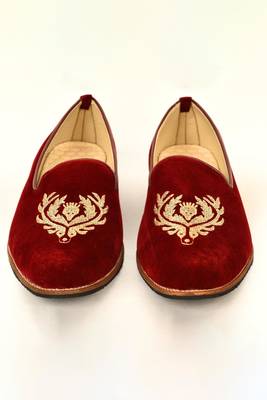 Maroon Embroidered Mojaris 1