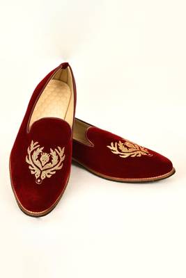 Maroon Embroidered Mojaris 2
