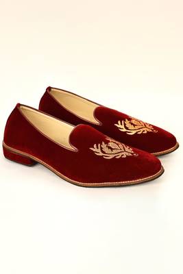 Maroon Embroidered Mojaris 3