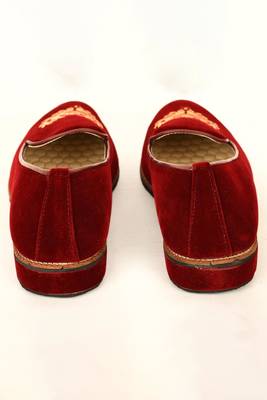 Maroon Embroidered Mojaris 4