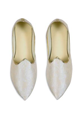 Grey Brocade Silk jutti 2