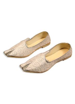 Grey Embroidered Mojaris 3