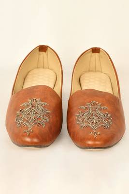 Brown Embroidered Leather Mojaris  1