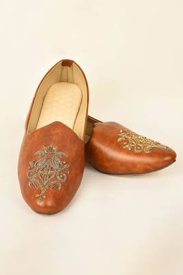 Brown Embroidered Leather Mojaris  2
