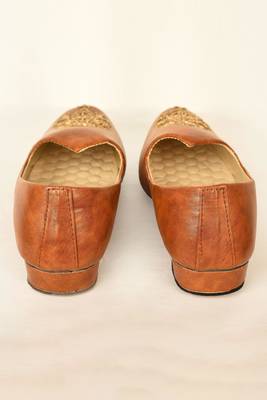 Brown Embroidered Leather Mojaris  4