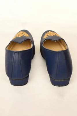 Blue Embroidered Mojaris 4