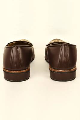Brown Embroidered Mojaris 4