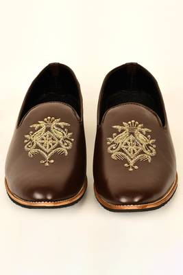 Brown Embroidered Mojaris 1