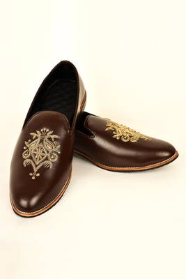 Brown Embroidered Mojaris 2