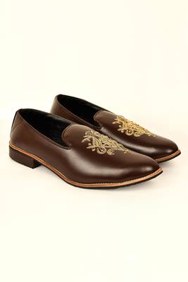 Brown Embroidered Mojaris 3