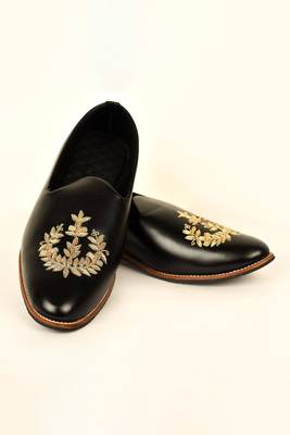 Black Floral Embroidered Mojaris 2