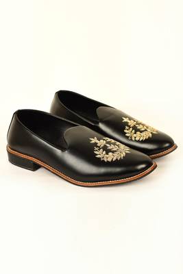 Black Floral Embroidered Mojaris 3