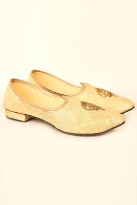 Gold Brocade Embroidered Mojaris 4