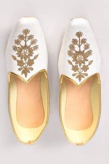 White Silk Embroidered Jutti