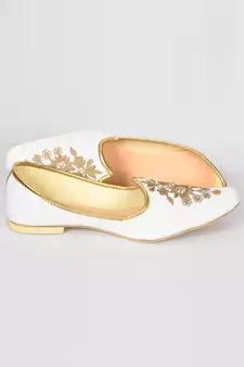 White Silk Embroidered Jutti