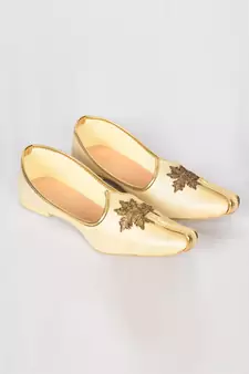 Beige Silk Embroidered Jutti