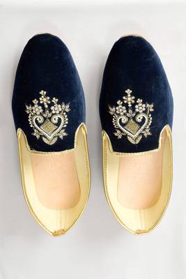 Blue Velvet Embroidered Jutti 1