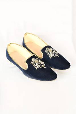 Blue Velvet Embroidered Jutti 3