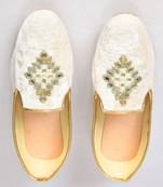 White Velvet Embroidered Jutti
