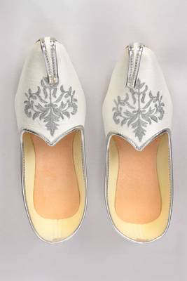 White Silk Embroidered Jutti 1