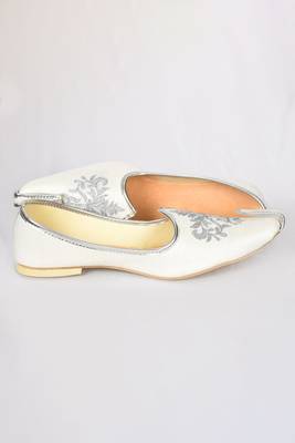 White Silk Embroidered Jutti 2
