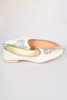 White Silk Embroidered Jutti