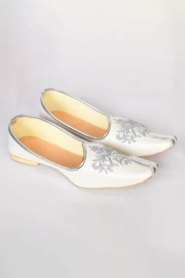 White Silk Embroidered Jutti 3