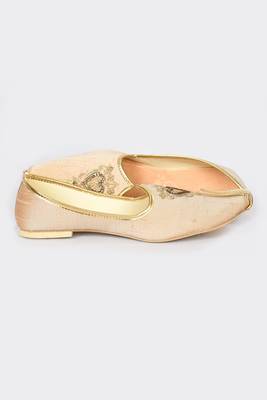 Gold Silk Embroidered Jutti 2