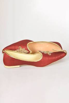 Maroon Silk Embroidered Jutti 2