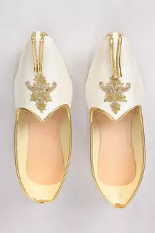 White Silk Embroidered Jutti