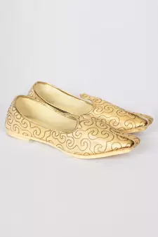 Beige Silk Embroidered Jutti