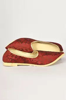 Maroon Brocade Jutti