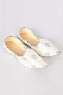 White Silk Embroidered Jutti 3