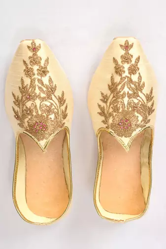 Beige Silk Embroidered Jutti