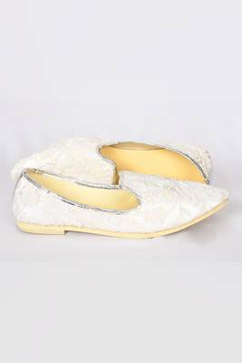 White Silk Embroidered Jutti 2