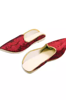 Maroon Brocade Jutti